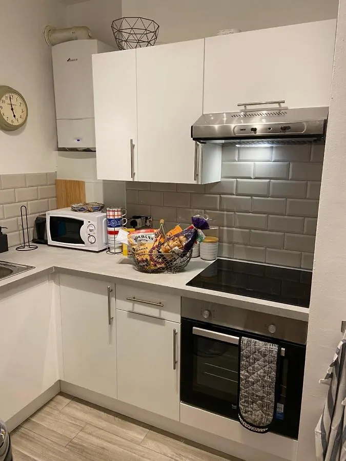 Centrally Located, Comfortable Apartment Near Station, Beach And North Laines Brighton